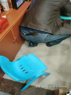 离异少妇勾引路人甲乙丙：你敢不敢啊寻找刺激，这是大街啊，老板我没有带纸，想麻烦你带点纸进来，刺激刺激！}