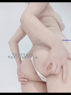 ⭐青春无敌⭐推特极品天然吊钟巨乳蜂腰肥臀网红女神【兔兔兔女孩】私拍~抖奶抠逼紫薇诱惑力爆表(9)}