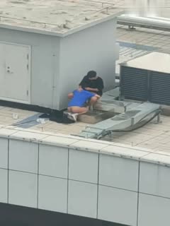 小情侣寻刺激跑天台啪啪}