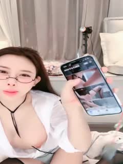 #主播 风骚眼镜黑丝御姐}