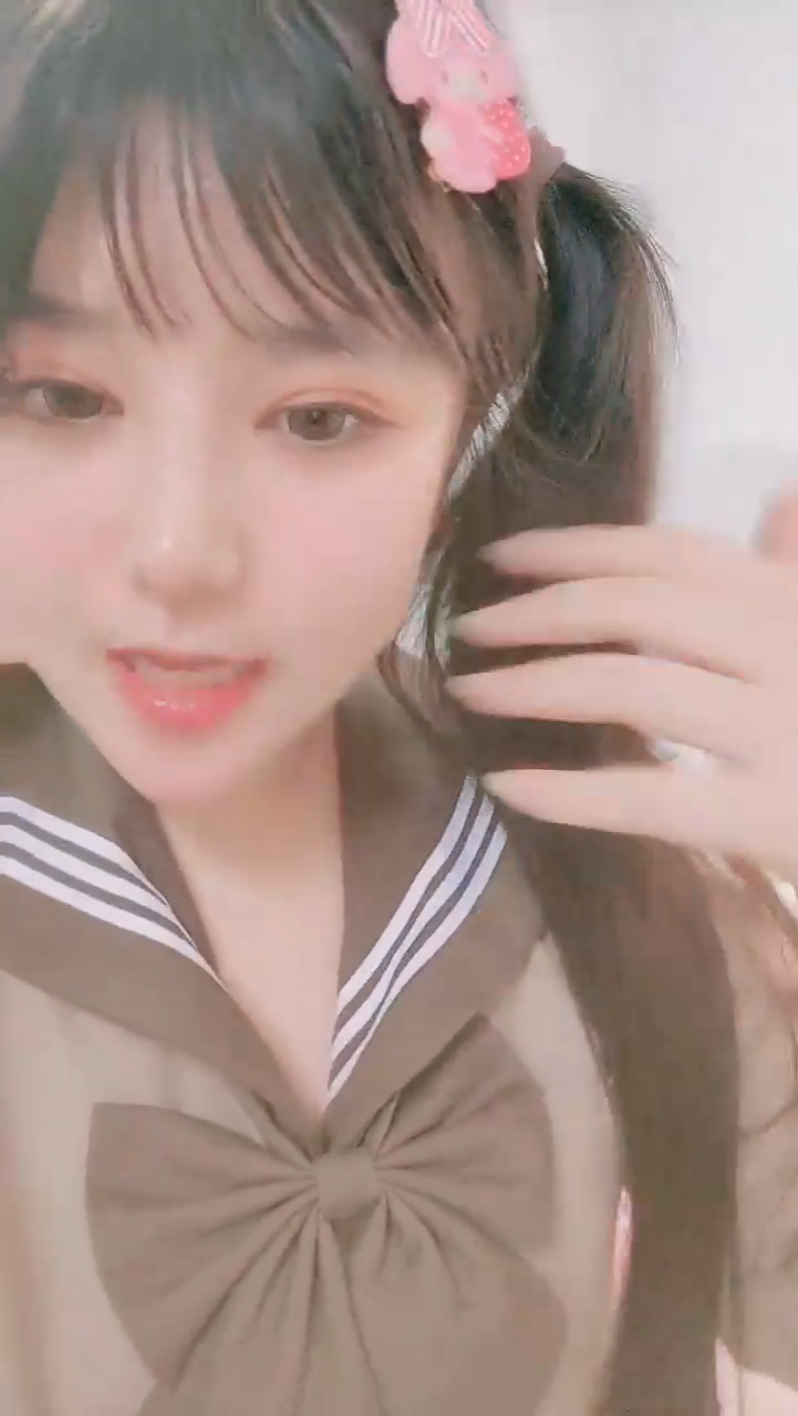 JK装年双马尾萌妹撩起裙子脱下内裤这屁股太诱人了逼逼粉嫩粉嫩近距离特写掰开洞洞给你看.}