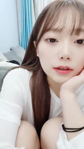 初恋般的感觉超清纯完美浴室湿身诱惑半脱下内裤打湿屁股坐在马桶上跳蛋震肥穴.}