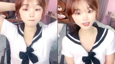和男友激情操情趣制服一脸呆萌扶着屌吸吮骑上来抱着屁股操爽的直浪叫.}