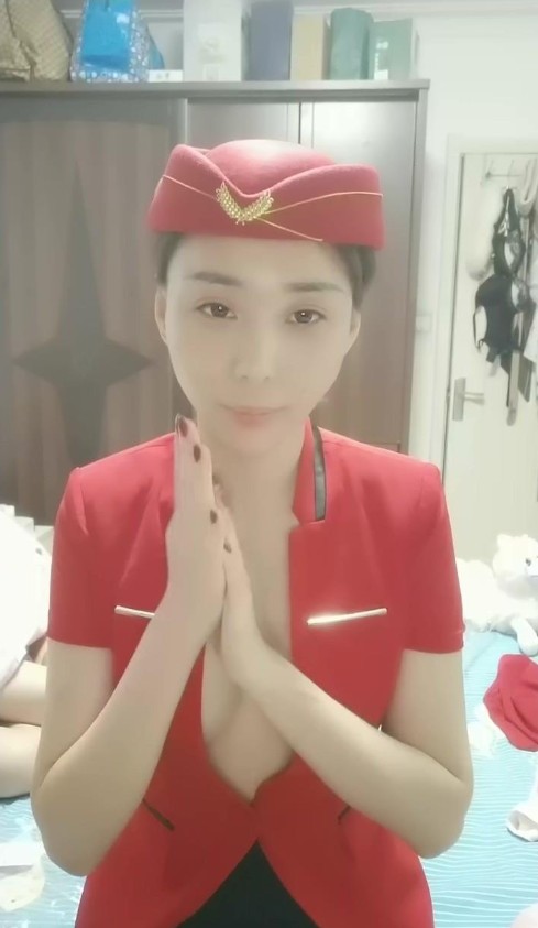 素颜在家跟小哥激情性爱穿上性感的制服诱惑让小哥舔逼各种爆草抽插浪荡呻吟捆绑束缚抠逼玩弄刺激.}