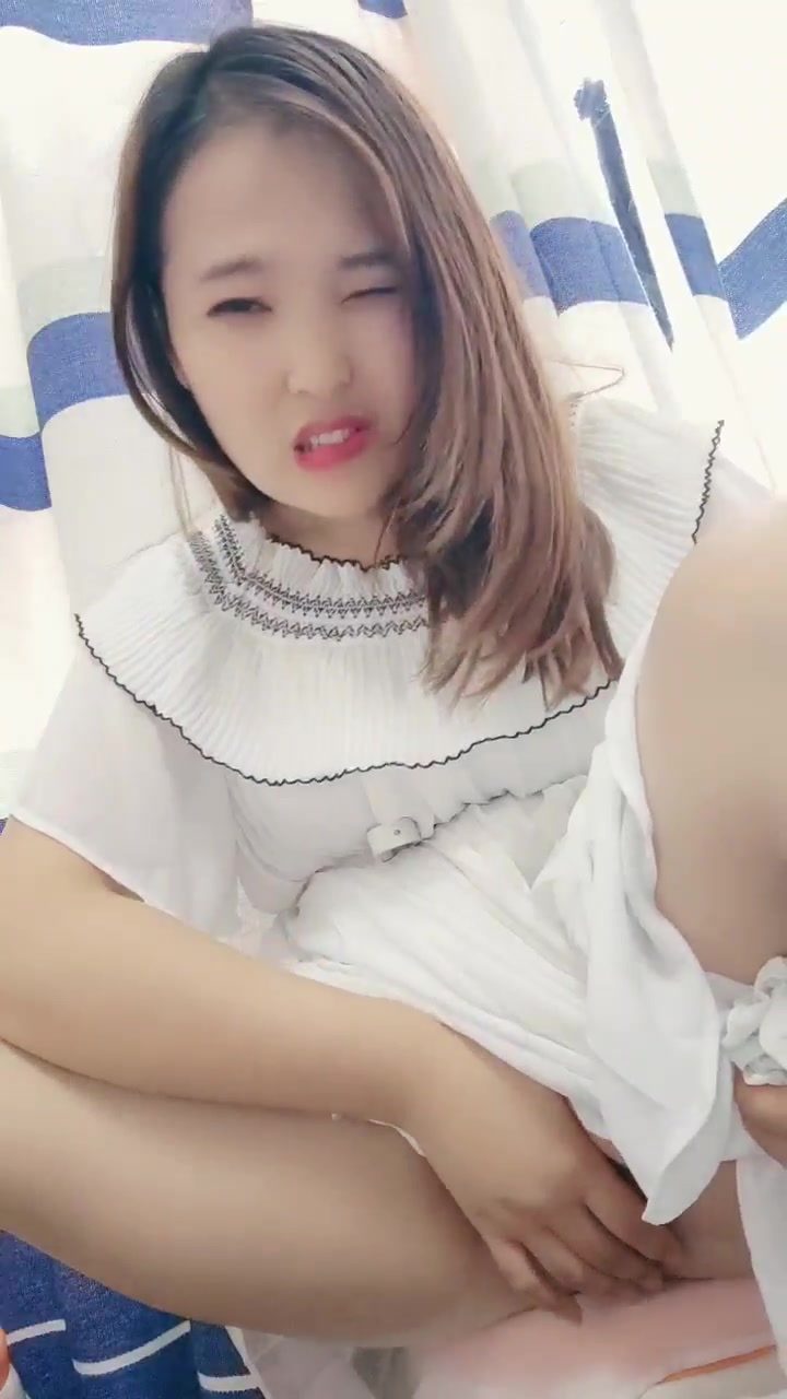 四川年轻妈妈一边玩跳蛋又要带的孩子妈妈我想跟你玩烦得很~没见妈妈在忙吗香艳无比.}