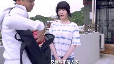 监控中清纯女友欲求不满。.}