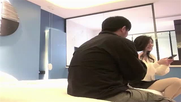 12.07小宝大神重庆精品约啪五大颜值校花-中长发黑裙_}
