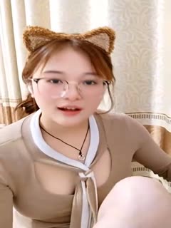 #直播_甜美眼镜妹！新下海小尺度！掏出白嫩奶子揉捏}