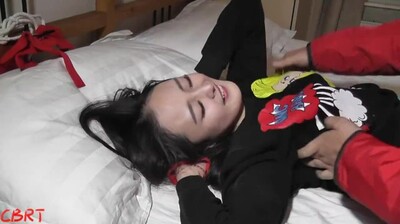 小妞挠痒.}