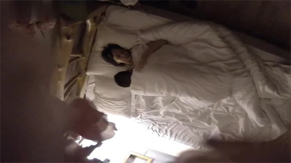 不良酒店盗录可爱鲜嫩学妹与大屌男友开房爱爱}