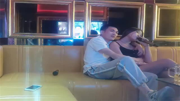 怨种探花KTV啪啪骚气美女}