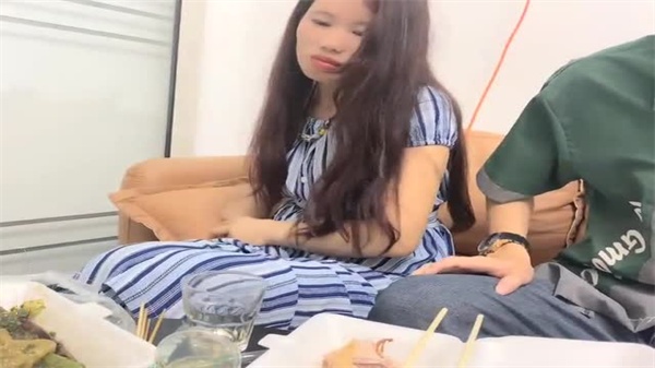 约炮达人出征网聊奔现苗窕少妇吃饱喝足激情开操}