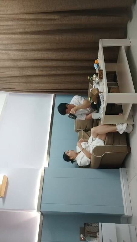 爱情丶故事网聊良家人妻约过来操白色西装御姐无毛扶着大屁股后入.}